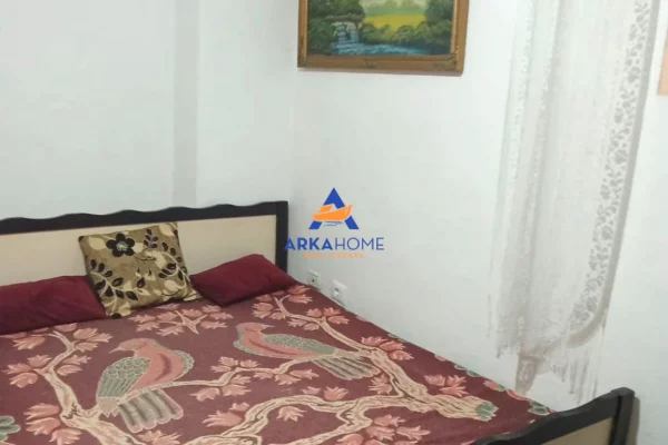 Shtepi ne shitje Apartament ne Tirane, 2+1, Mobilimi E mobiluar, Pagesa 150,000  Euro.
