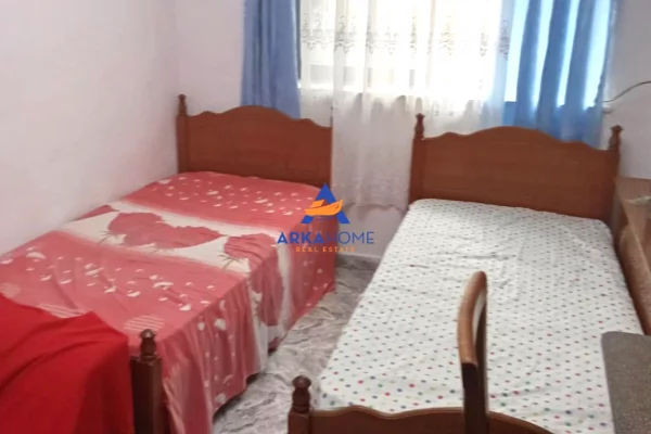 Shtepi ne shitje Apartament ne Tirane, 2+1, Mobilimi E mobiluar, Pagesa 150,000  Euro.