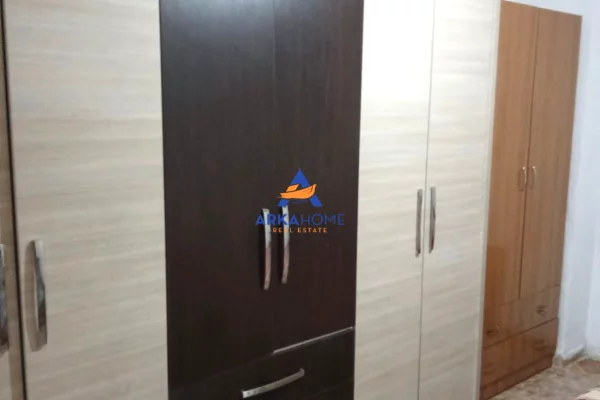 Shtepi ne shitje Apartament ne Tirane, 2+1, Mobilimi E mobiluar, Pagesa 150,000  Euro.