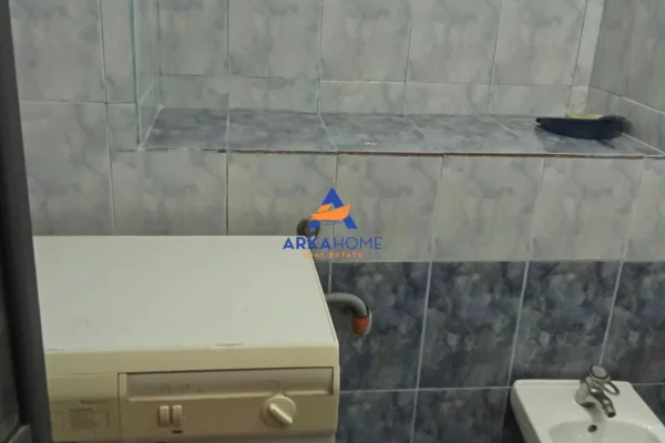 Shtepi ne shitje Apartament ne Tirane, 2+1, Mobilimi E mobiluar, Pagesa 150,000  Euro.