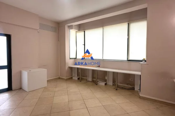 Ambient biznesi me qera 1+1 ne Tirane - 1,219 Euro
