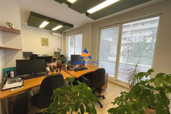 JEPET ZYRE ME QERA 120M2 