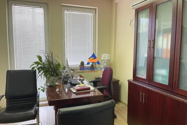 JEPET ZYRE ME QERA 120M2 