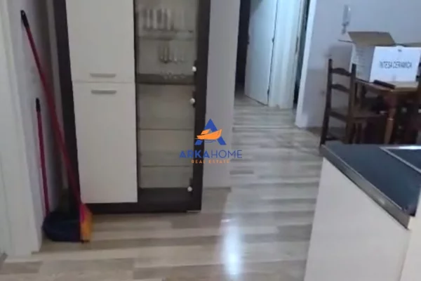 Shtepi me qera Apartament ne Tirane, 2+1, Mobilimi E mobiluar, Pagesa 840  Euro.