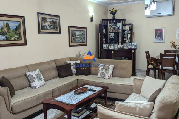 SHITET VILE 3 KATE "PRANE RRUGES ROBERT NACI ,HARRY FULTZ" 515000 EURO