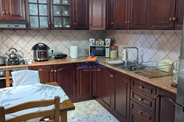 SHITET VILE 3 KATE "PRANE RRUGES ROBERT NACI ,HARRY FULTZ" 515000 EURO