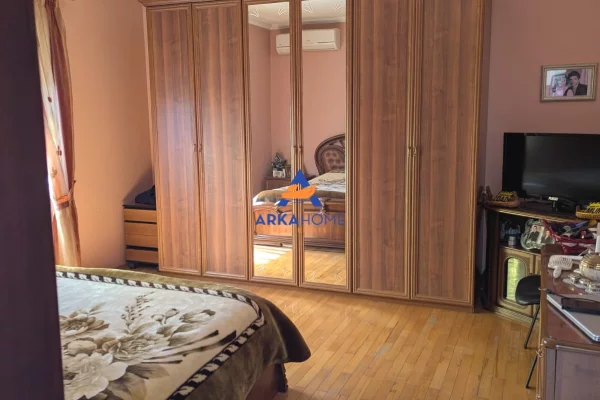 SHITET VILE 3 KATE "PRANE RRUGES ROBERT NACI ,HARRY FULTZ" 515000 EURO