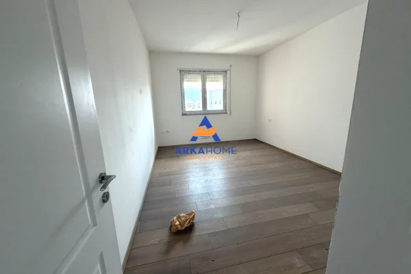 Shtepi me qera Apartament ne Tirane, 2+1, Mobilimi Bosh, pa mobiluar, Pagesa 370  Euro.