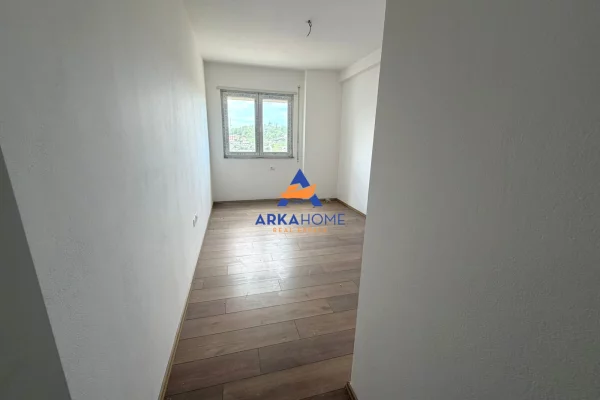 Shtepi me qera Apartament ne Tirane, 2+1, Mobilimi Bosh, pa mobiluar, Pagesa 370  Euro.