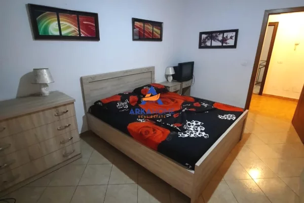 SHITET APARTAMENT 1+1+BALLKON "PRANE TREGUT TE MEDRESES , RRUGA 5 MAJ" 12000000 LEKE