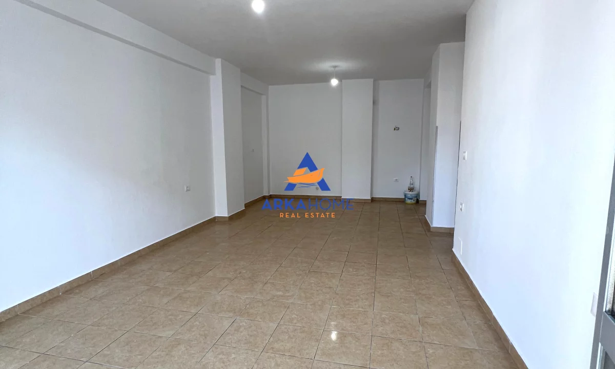 Shtepi ne shitje Apartament ne Tirane, 1+1, Mobilimi Bosh, pa mobiluar, Pagesa 126,000  Euro.