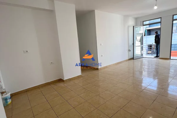 Shtepi ne shitje Apartament ne Tirane, 1+1, Mobilimi Bosh, pa mobiluar, Pagesa 126,000  Euro.