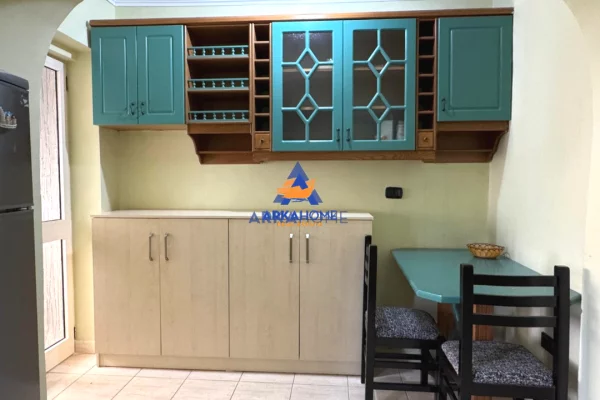Shtepi me qera Apartament ne Tirane, 1+1, Mobilimi E mobiluar, Pagesa 500  Euro.