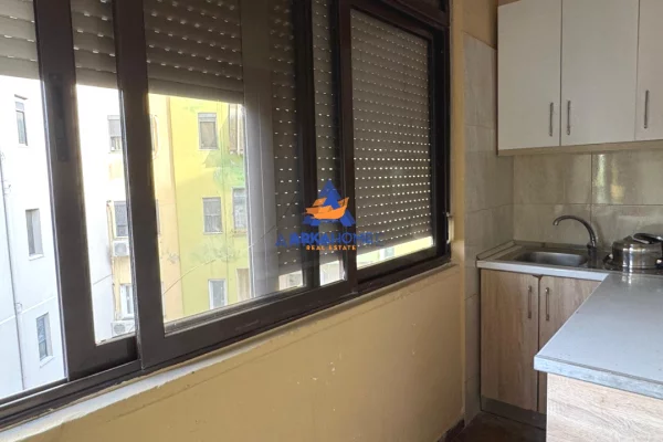 Shtepi me qera Apartament ne Tirane, 1+1, Mobilimi E mobiluar, Pagesa 500  Euro.