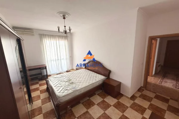 Shtepi me qera Apartament ne Tirane, 2+1, Mobilimi E mobiluar, Pagesa 682  Euro.