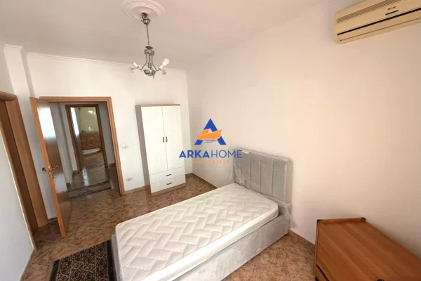 Shtepi me qera Apartament ne Tirane, 2+1, Mobilimi E mobiluar, Pagesa 682  Euro.