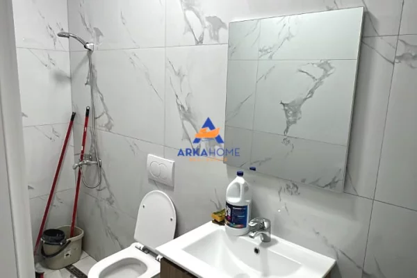 Shtepi me qera Apartament ne Tirane, 1+1, Mobilimi E mobiluar, Pagesa 682  Euro.