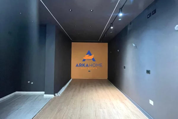 JEPET AMBJENT ME QERA "KOMUNA E PARISIT" 50.000 LEKE