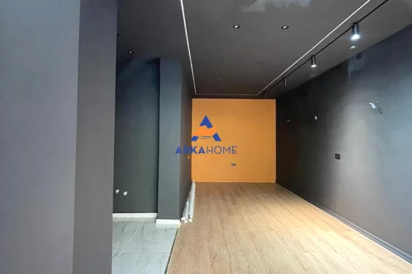 JEPET AMBJENT ME QERA "KOMUNA E PARISIT" 50.000 LEKE