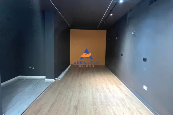 JEPET AMBJENT ME QERA "KOMUNA E PARISIT" 50.000 LEKE