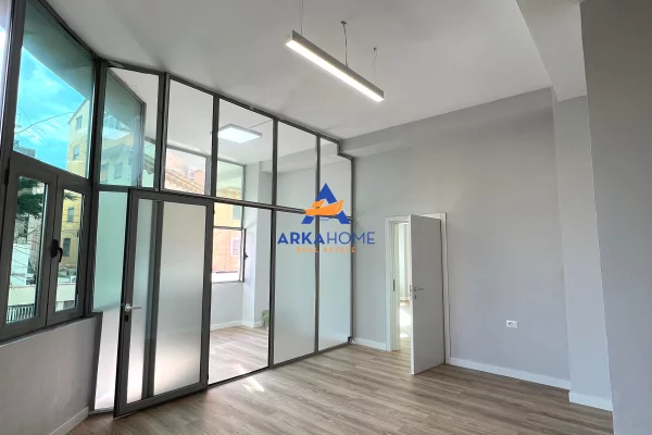 Ambient biznesi me qera 1+1 ne Tirane - 1,600 Euro