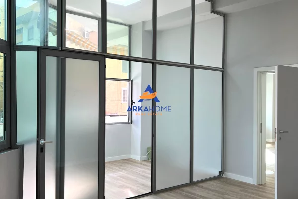 JEPET AMBJENT ME QERA 123M2 "KOMUNA E PARISIT" 1600 EURO