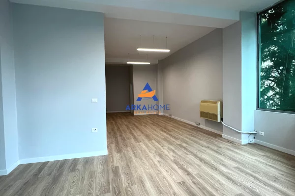 JEPET AMBJENT ME QERA 123M2 "KOMUNA E PARISIT" 1600 EURO