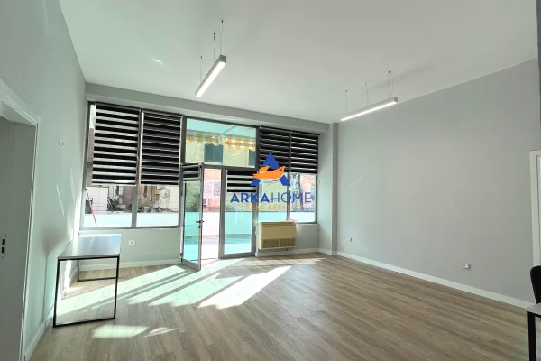 JEPET AMBJENT ME QERA 123M2 "KOMUNA E PARISIT" 1600 EURO