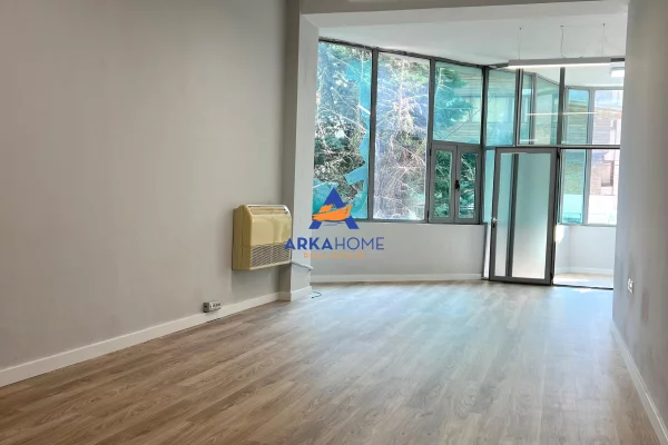 JEPET AMBJENT ME QERA 123M2 "KOMUNA E PARISIT" 1600 EURO