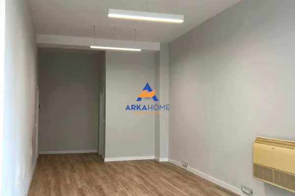 JEPET AMBJENT ME QERA 123M2 "KOMUNA E PARISIT" 1600 EURO