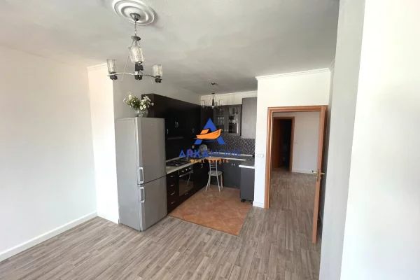 Ambient biznesi me qera 1+1 ne Tirane - 1,000 Euro