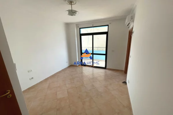 JEPET AMBIENT ZYRE 3+1+2+2BALLKONE "TE ISH-EKSPOZITA" 1000 EURO