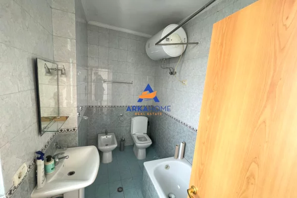 JEPET AMBIENT ZYRE 3+1+2+2BALLKONE "TE ISH-EKSPOZITA" 1000 EURO