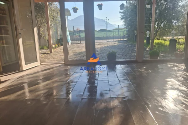 JEPET AMBJENT BIZNESI ME QERA 160M2 "BATHORE" 38000 LEKE