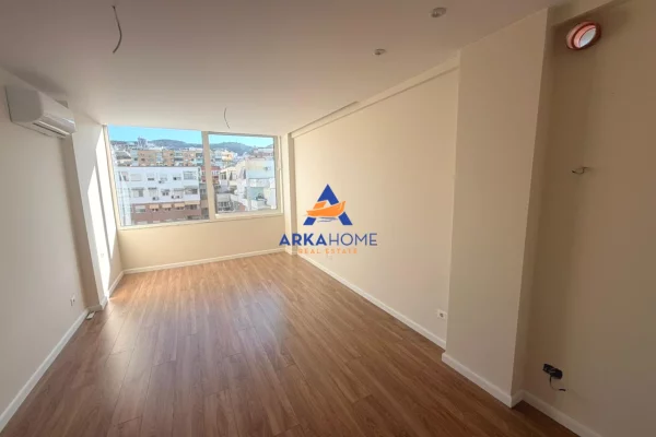 Shtepi ne shitje Apartament ne Tirane, 1+1, Mobilimi Bosh, pa mobiluar, Pagesa 180,000  Euro.