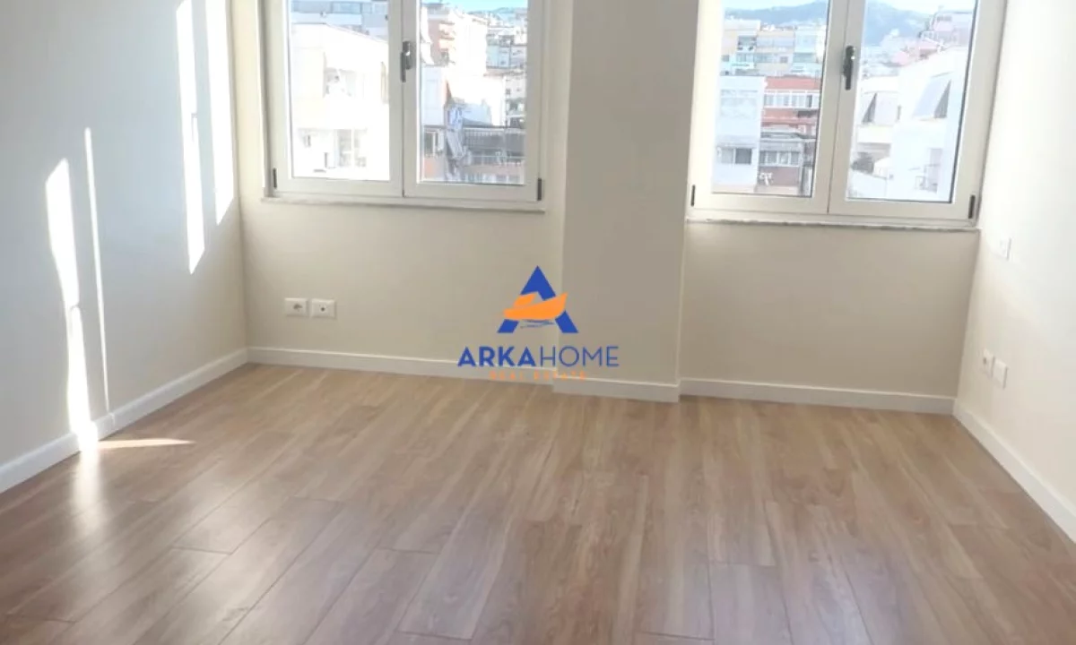 Shtepi ne shitje Apartament ne Tirane, 1+1, Mobilimi Bosh, pa mobiluar, Pagesa 180,000  Euro.