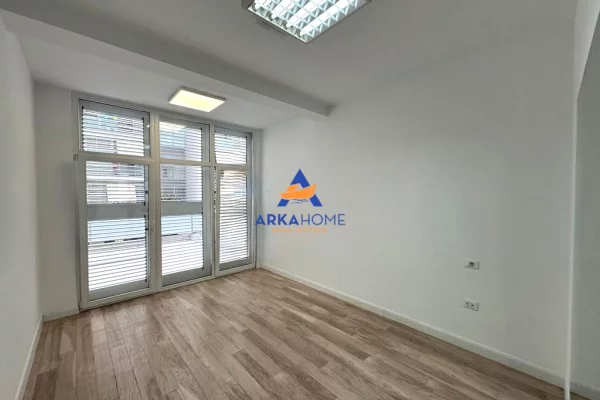 Ambient biznesi me qera 1+1 ne Tirane - 4,000 Euro