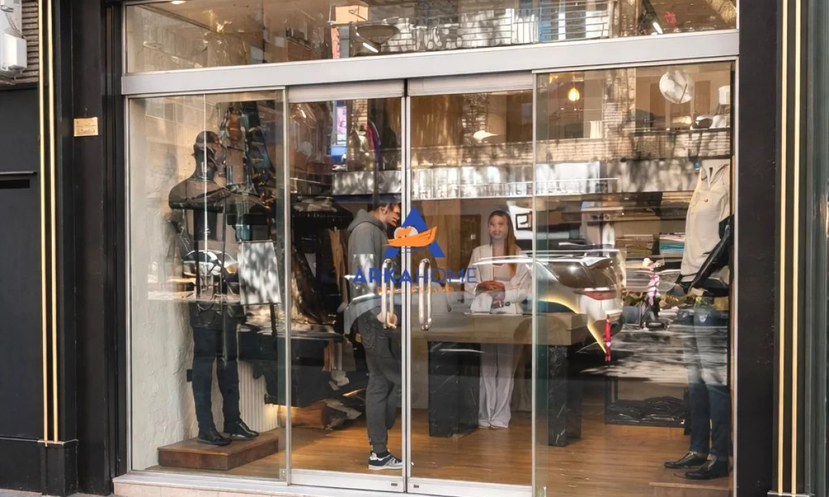 JEPET AMBJENT BIZNESI ME QERA 28M2 "MYSLYM SHYRI" 800 EURO