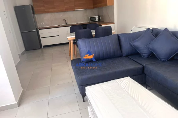 Shtepi me qera 2+1 ne Tirane - 682 Euro