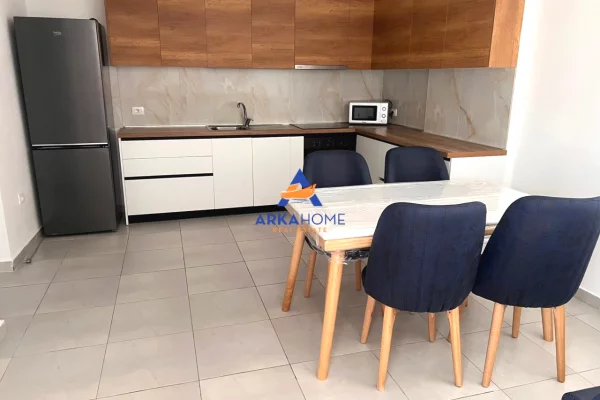 Shtepi me qera Apartament ne Tirane, 2+1, Mobilimi E mobiluar, Pagesa 682  Euro.