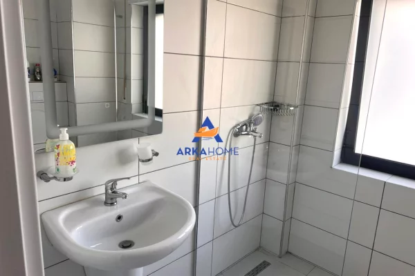 Shtepi me qera Apartament ne Tirane, 2+1, Mobilimi E mobiluar, Pagesa 682  Euro.