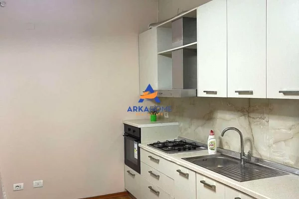 Shtepi me qera Apartament ne Tirane, 2+1, Mobilimi E mobiluar, Pagesa 550  Euro.