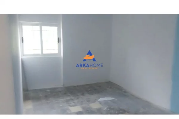 Shtepi me qera Apartament ne Elbasan, 1+1, Mobilimi Bosh, pa mobiluar, Pagesa 314  Euro.