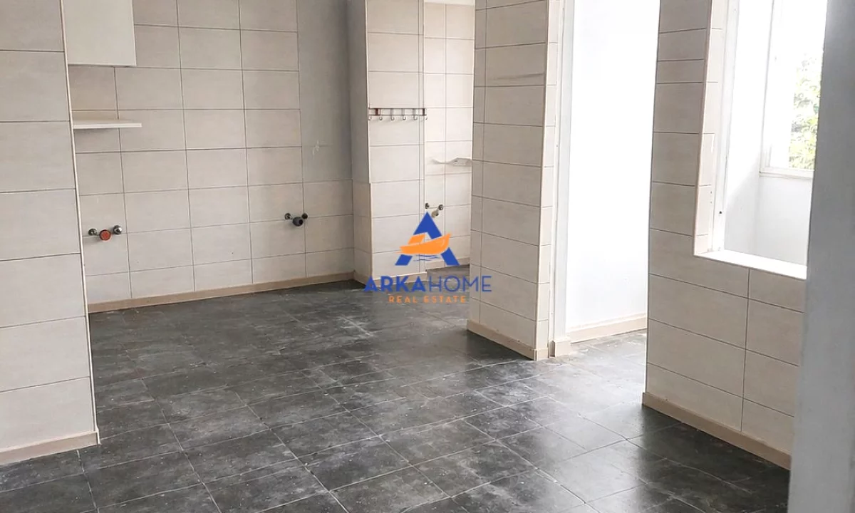 Shtepi me qera Apartament ne Elbasan, 1+1, Mobilimi Bosh, pa mobiluar, Pagesa 314  Euro.