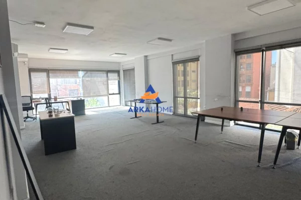 Ambient biznesi me qera 1+1 ne Tirane - 5,300 Euro
