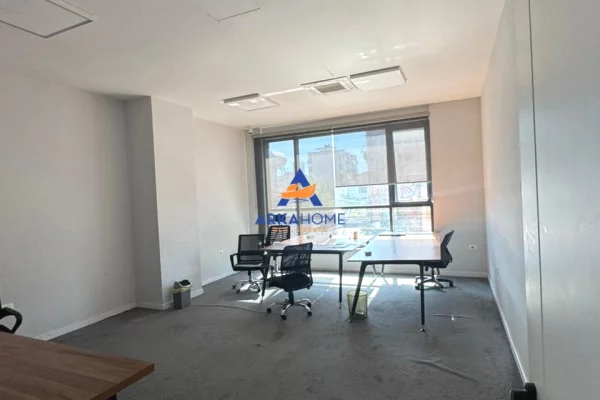 Ambient biznesi me qera 1+1 ne Tirane - 5,300 Euro