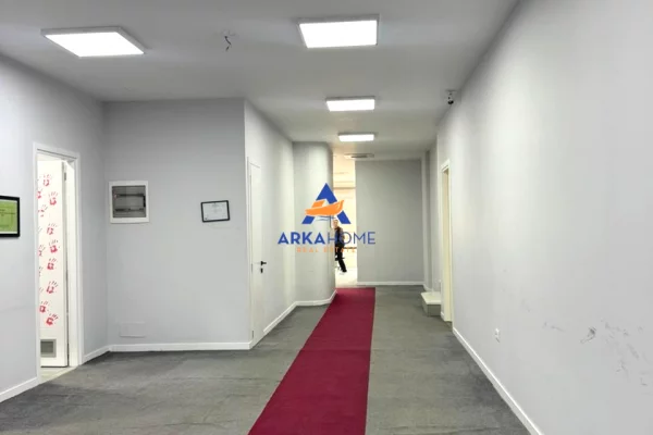 JEPET ZYRE ME QERA 405M2 "RRUGA HOXHA TAHSIN" 5300 EURO