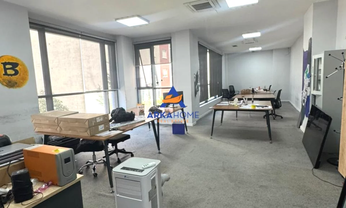 JEPET ZYRE ME QERA 405M2 "RRUGA HOXHA TAHSIN" 5300 EURO