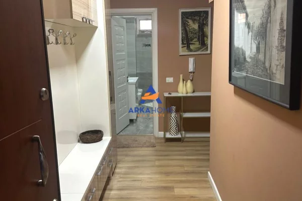 Shtepi me qera Apartament ne Tirane, 2+1, Mobilimi E mobiluar, Pagesa 700  Euro.