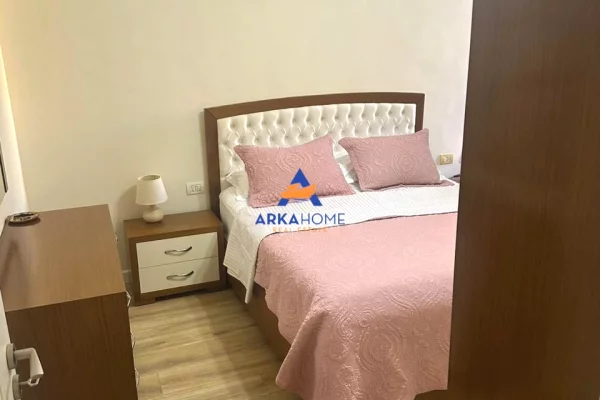 Shtepi me qera Apartament ne Tirane, 2+1, Mobilimi E mobiluar, Pagesa 700  Euro.
